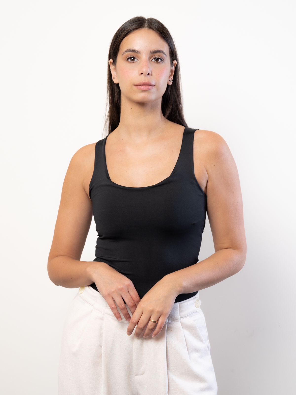 Sleeveless basic top