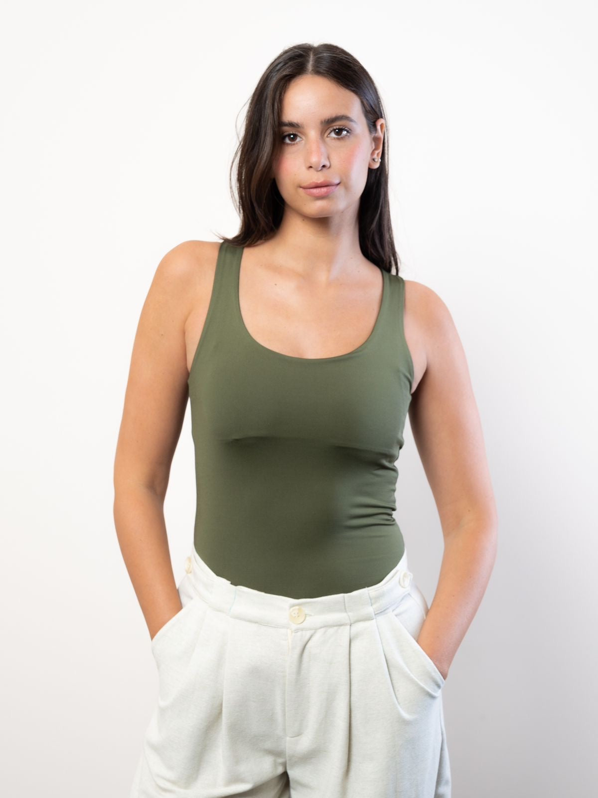 Sleeveless basic top