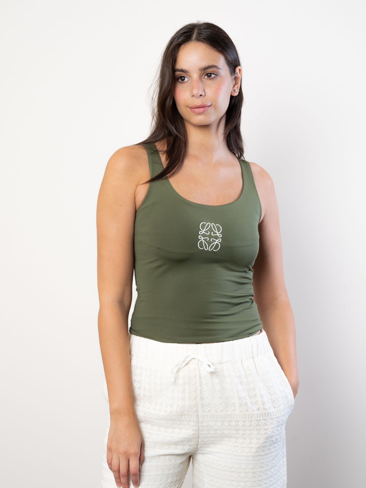 sleeveless embroidery top