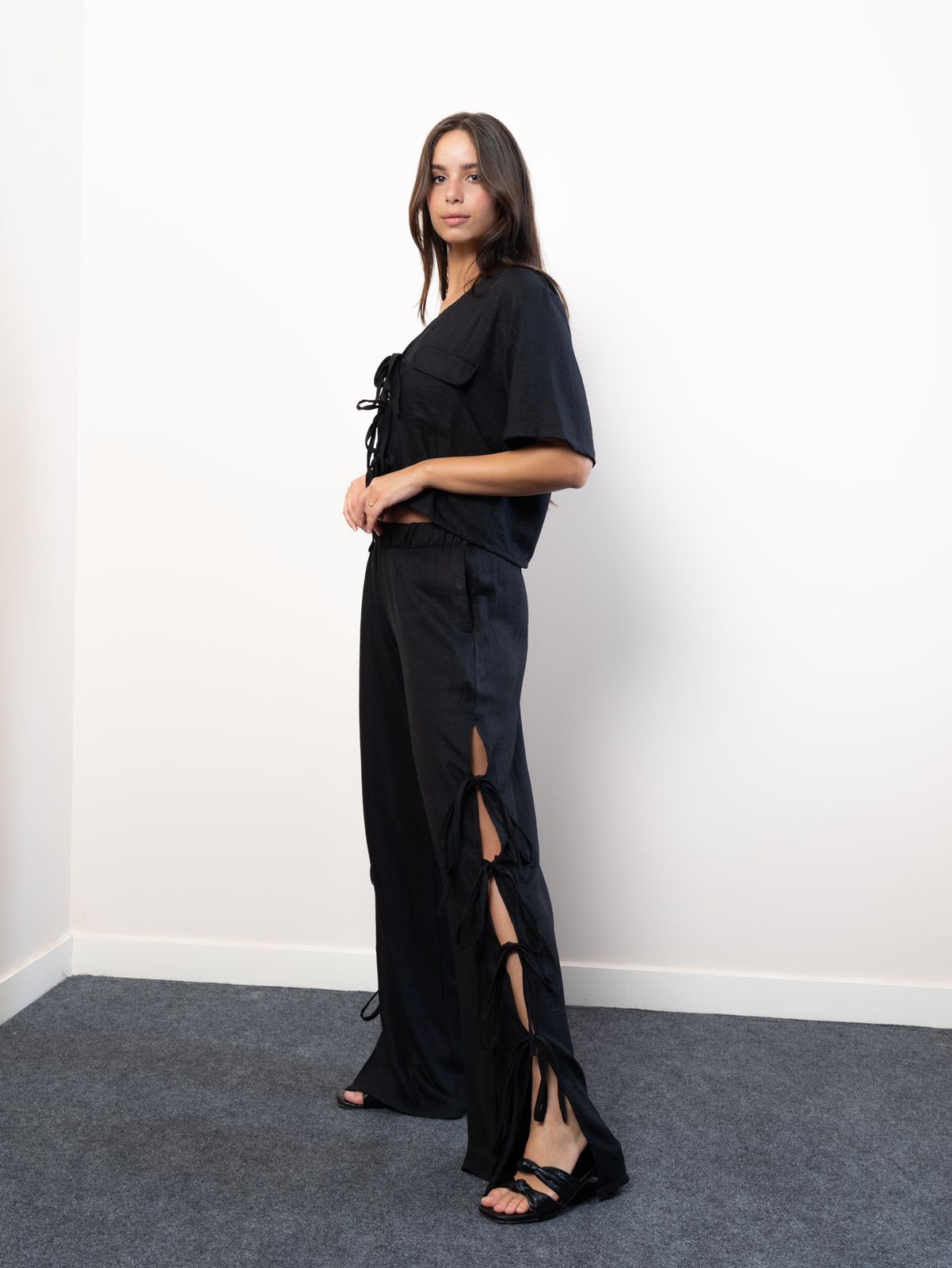 wide leg trousers with side bow’s