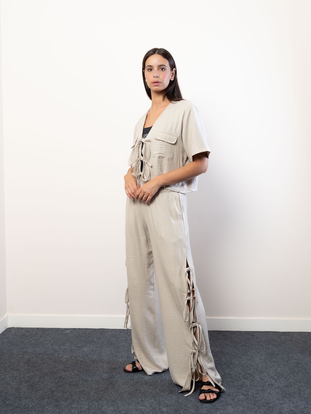 wide leg trousers with side bow’s