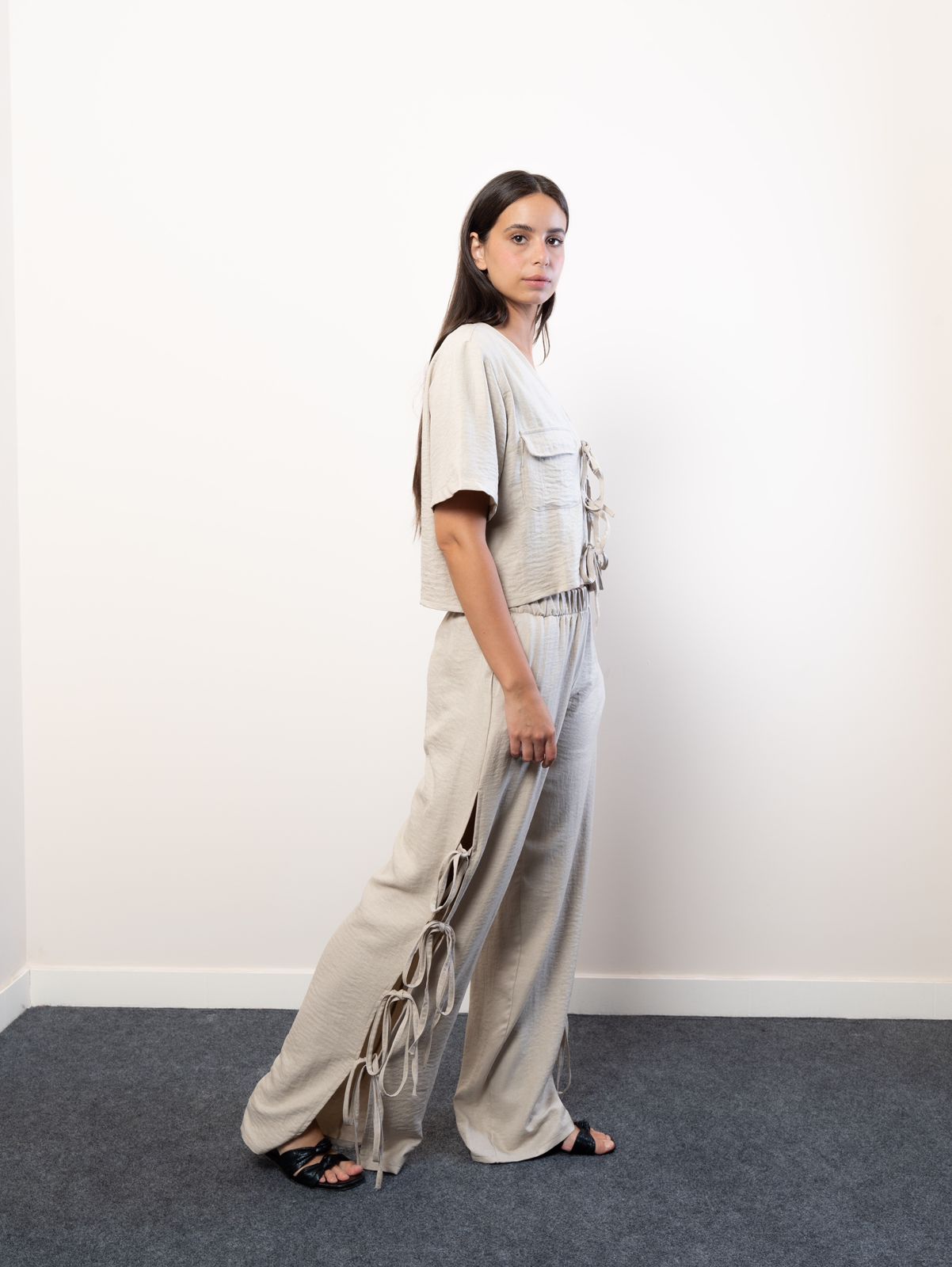 wide leg trousers with side bow’s